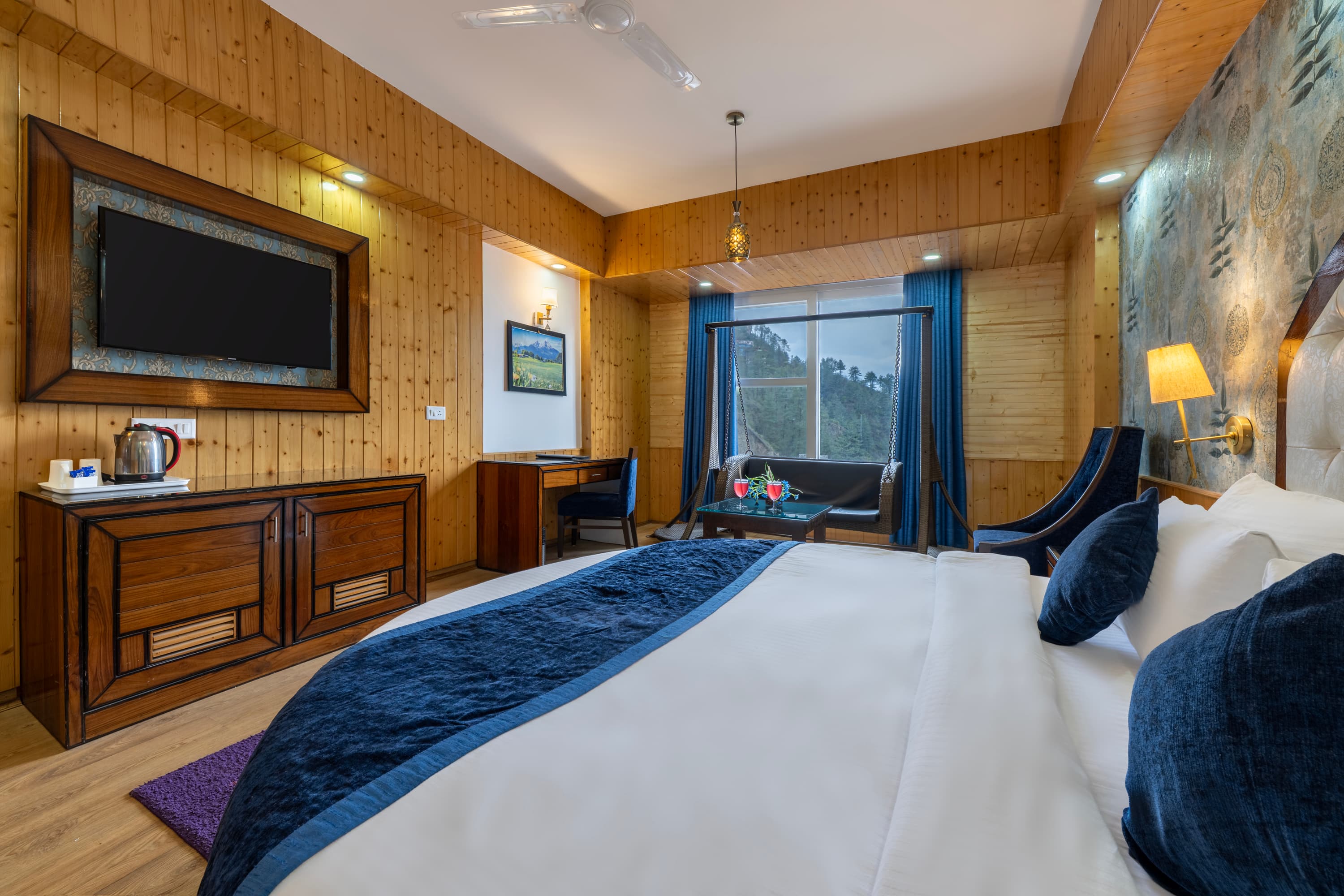 Honeymoon Premier photo 2