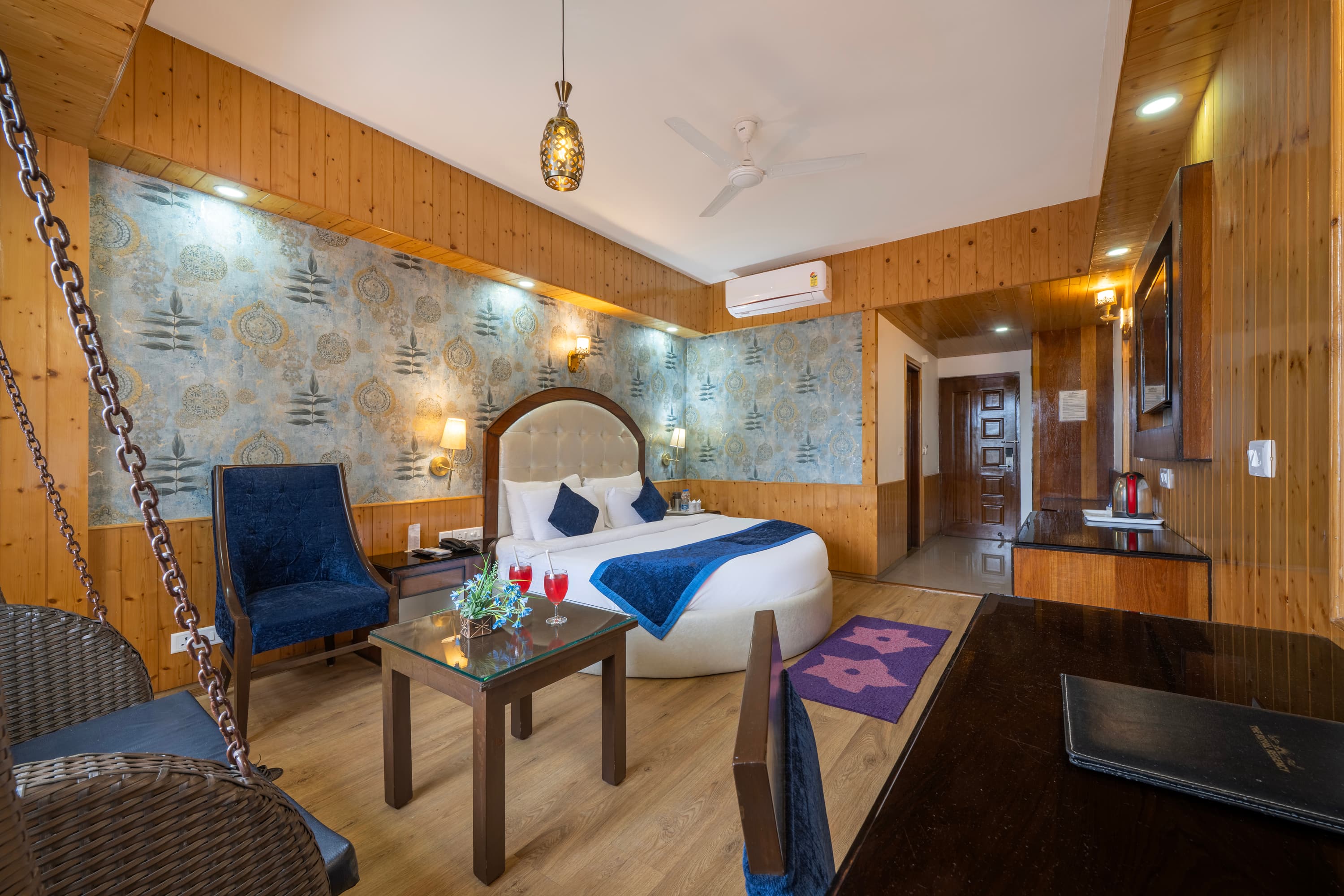 Honeymoon Premier photo 3